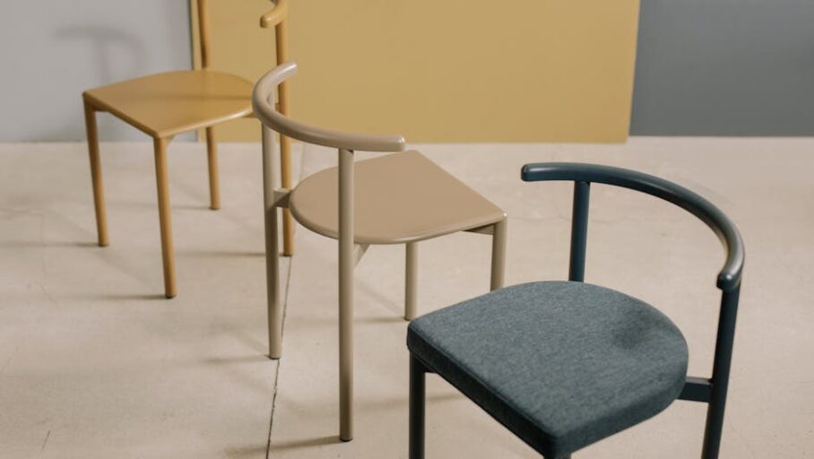 Kącik do pracy w salonie: wydzielenie, akustyka i ergonomia krok po kroku