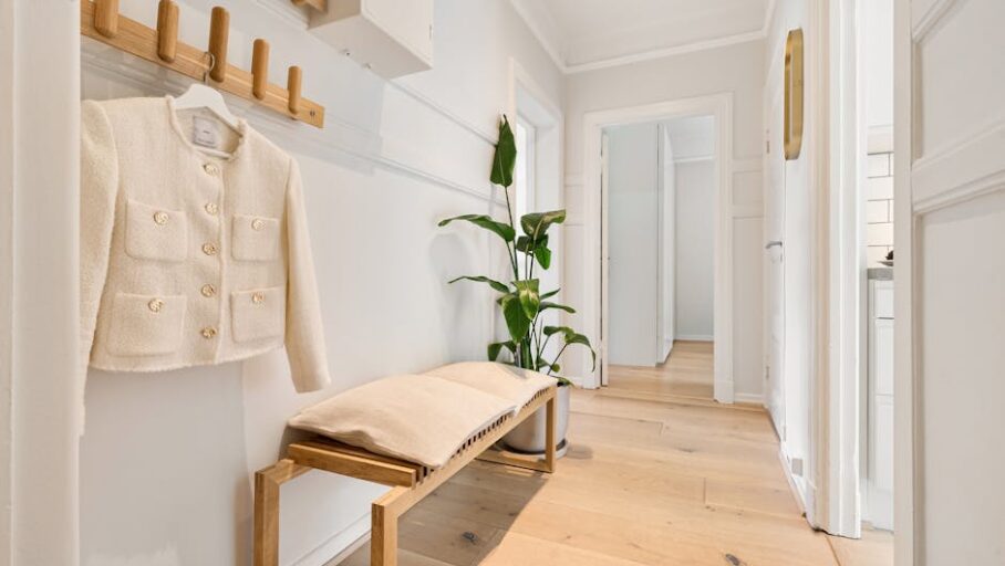 Rower w mieszkaniu: hak, winda sufitowa czy stojak bez wiercenia - dobór i montaż krok po kroku