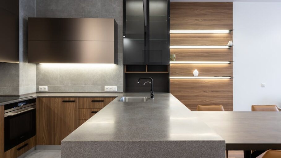 Renowacja frontów kuchennych: malowanie, okleina i wymiana uchwytów krok po kroku