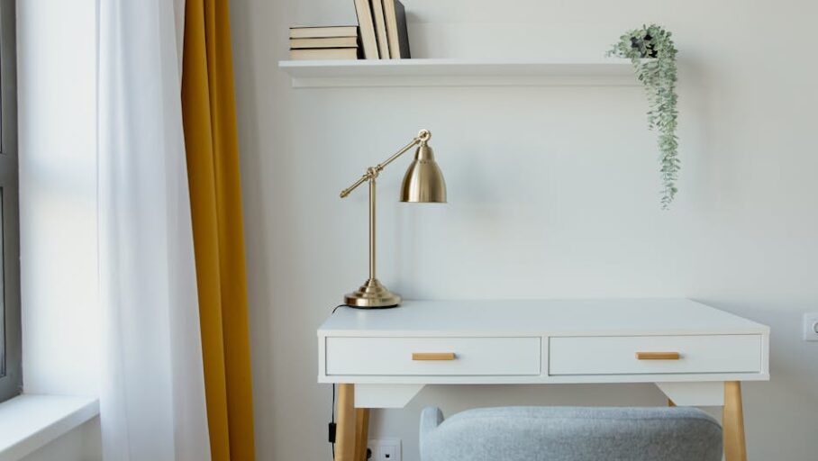 Biurko ścienne składane: projekt, wymiary i montaż krok po kroku