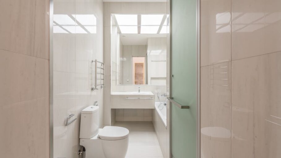 Wentylator łazienkowy z czujnikiem wilgoci: dobór, okablowanie i montaż krok po kroku